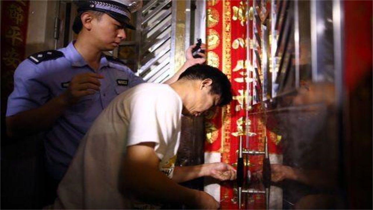 铁岭请开锁师傅开了锁后，师傅